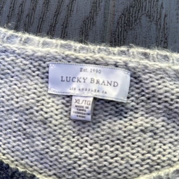 Woman’s Lucky Brand Sweater- like new - Picture 3 of 4
